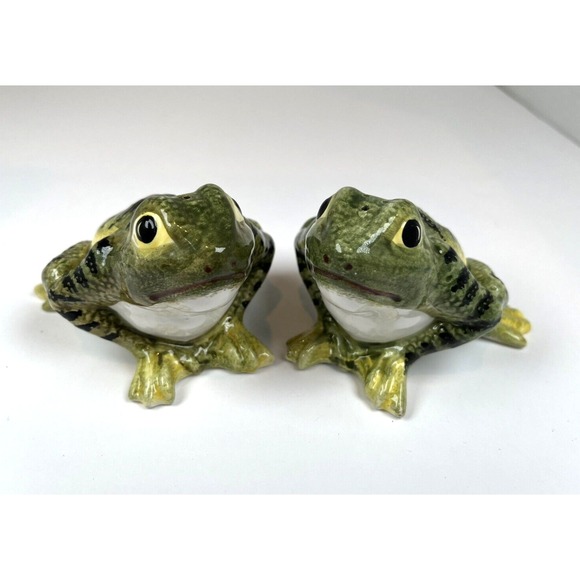 Frog Toad Salt And Pepper Shakers Decorative Collectible 3 x 3.5 x 3.5" - Picture 1 of 8